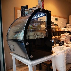 vitrina-expositora-refrigerada-85litros-edenox-VERS100HC-.png 2