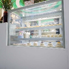 Vitrina-expositora-pasteleria-Vera900r-edenox-frente-removebg-preview.jpg 2