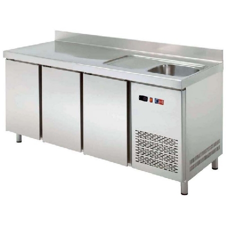 mesa-refrigerada-tres-puertas-con-fregadero-dos-metros-fabricacion-nacional.jpg