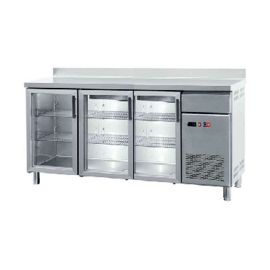 Frente-mostrador-refrigerado-tres-puertas-de-vidrio-cajon-auxiliar-clima-hosteleria.jpg